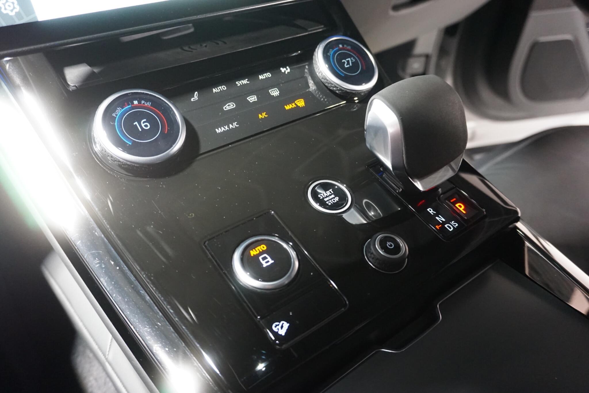 Land Rover Range Rover Sport 3.0 D300 MHEV Dynamic SE SUV 5dr Diesel Auto 4WD Euro 6 (s/s) (300 ps)